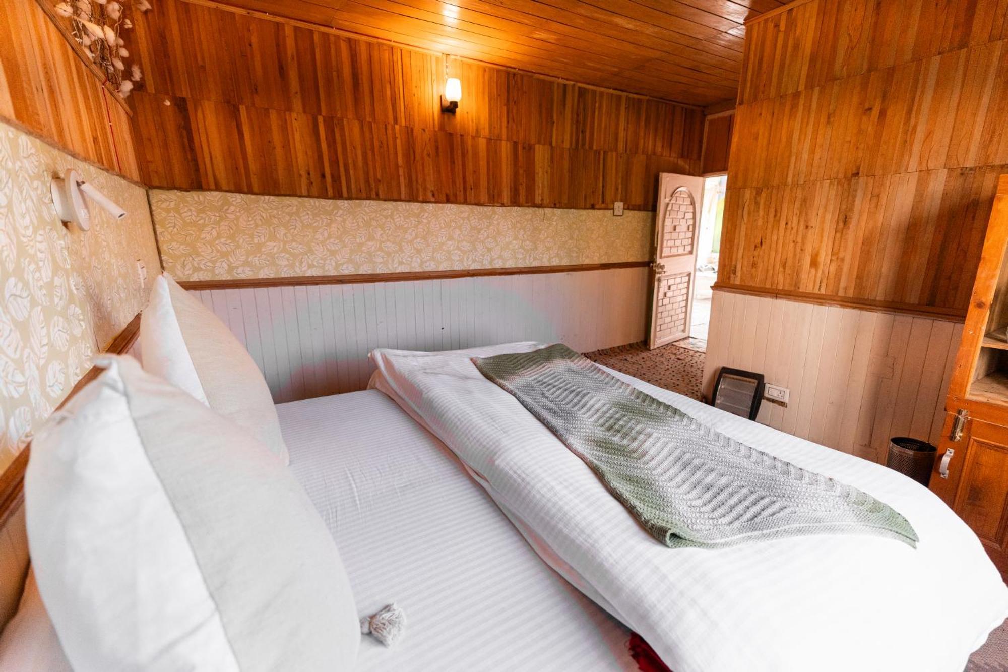 Firgun Chapter Shoja Hostel Εξωτερικό φωτογραφία