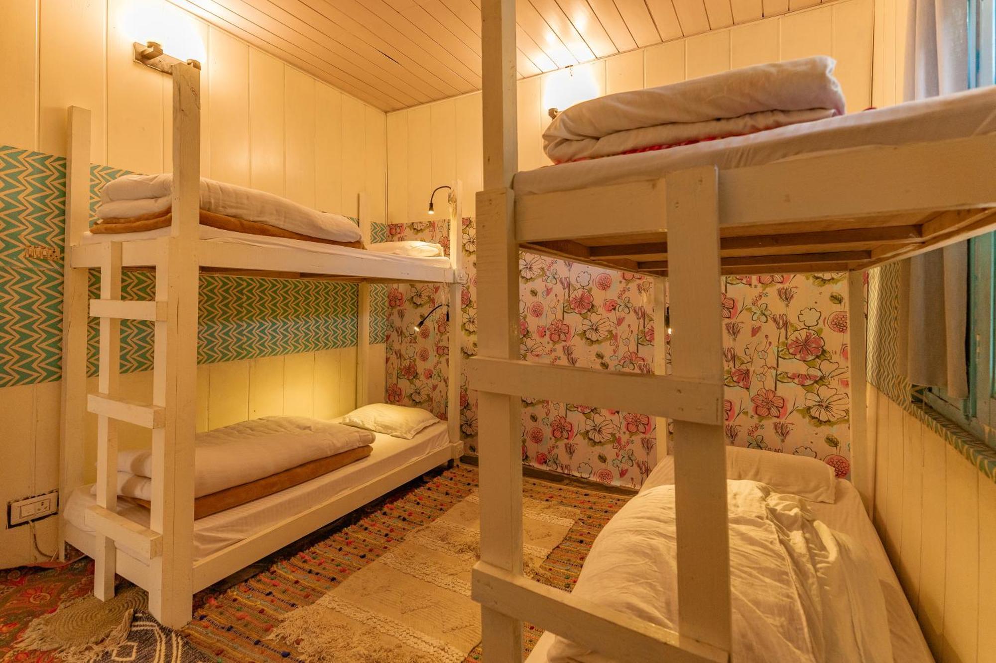 Firgun Chapter Shoja Hostel Εξωτερικό φωτογραφία