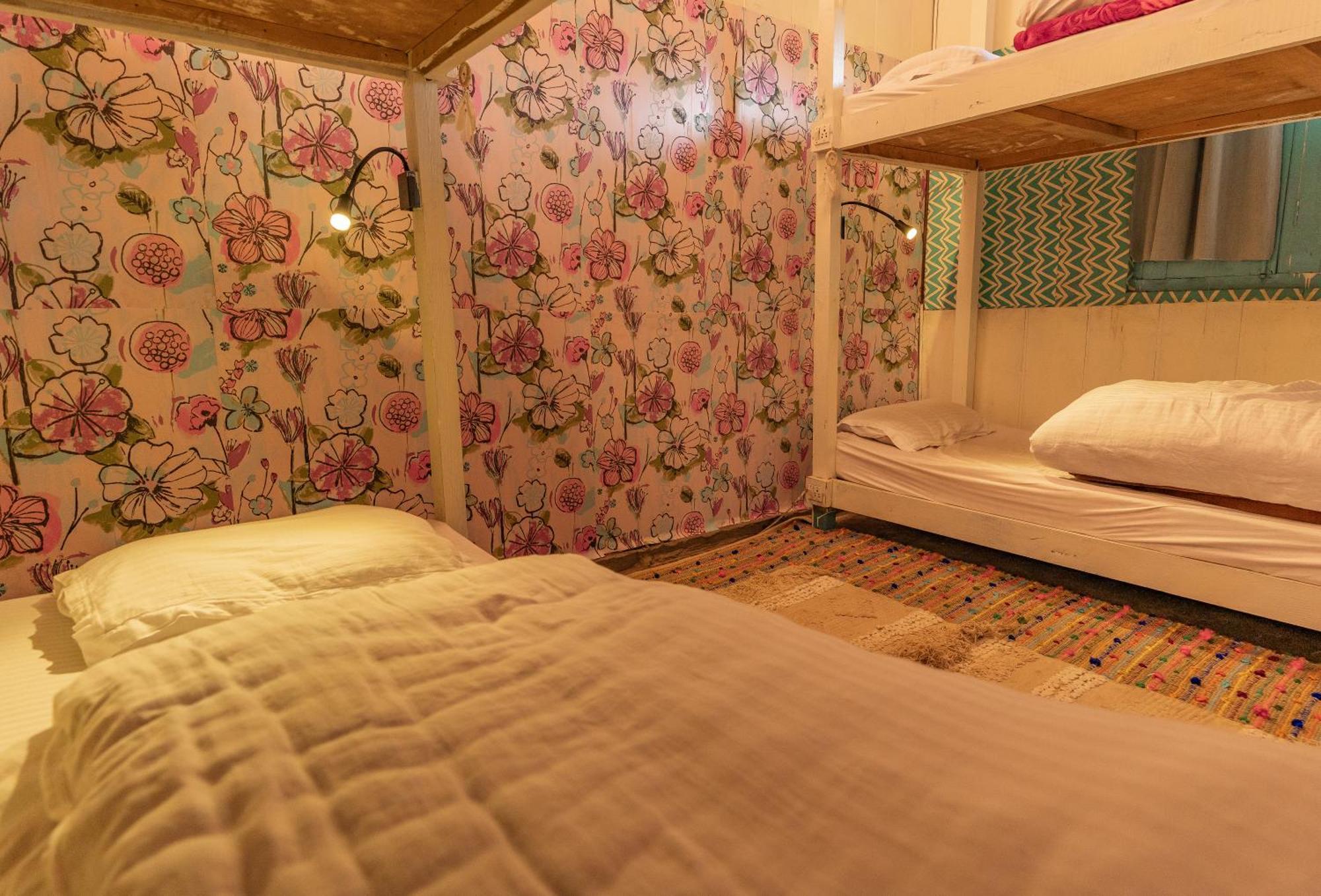 Firgun Chapter Shoja Hostel Εξωτερικό φωτογραφία