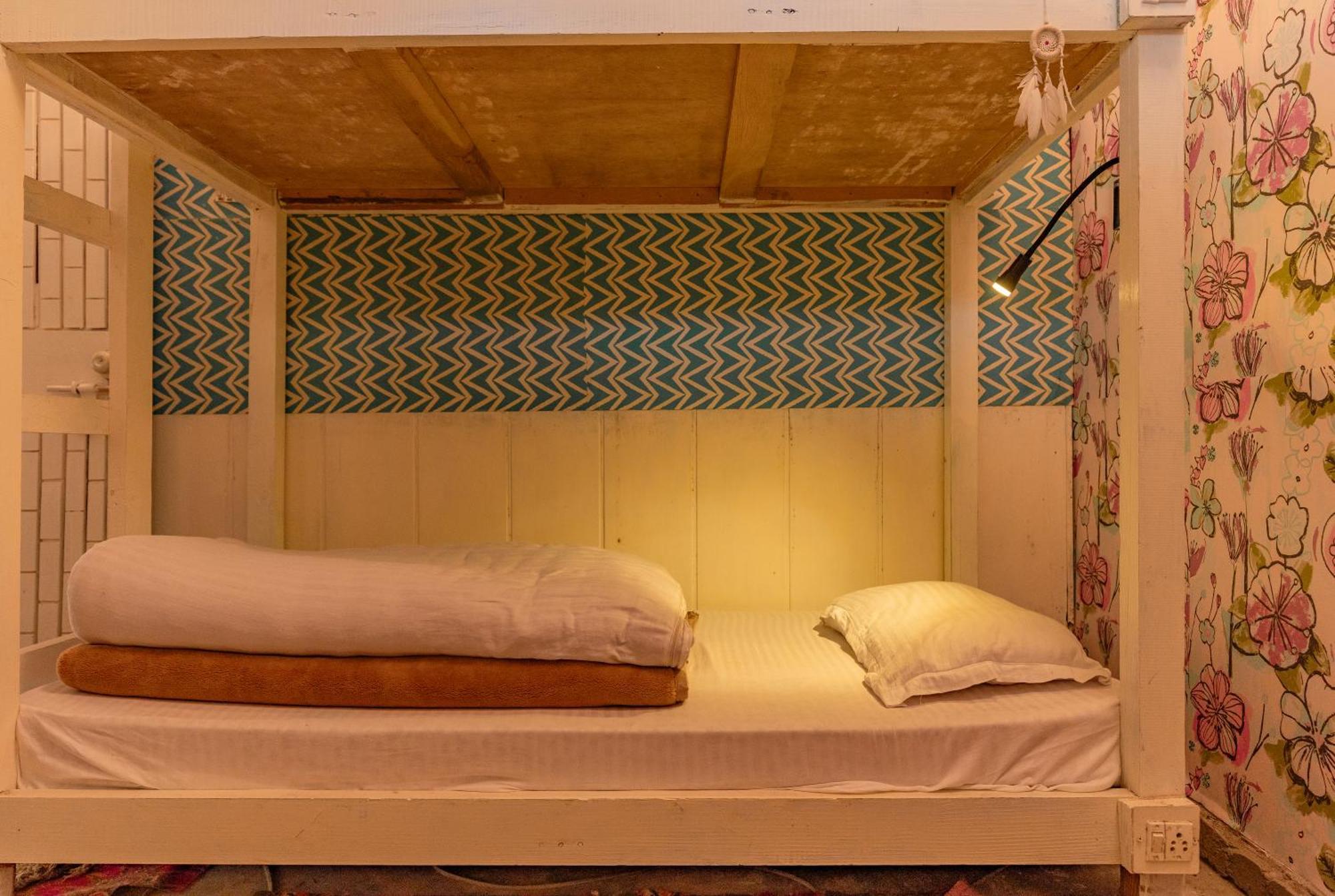 Firgun Chapter Shoja Hostel Εξωτερικό φωτογραφία