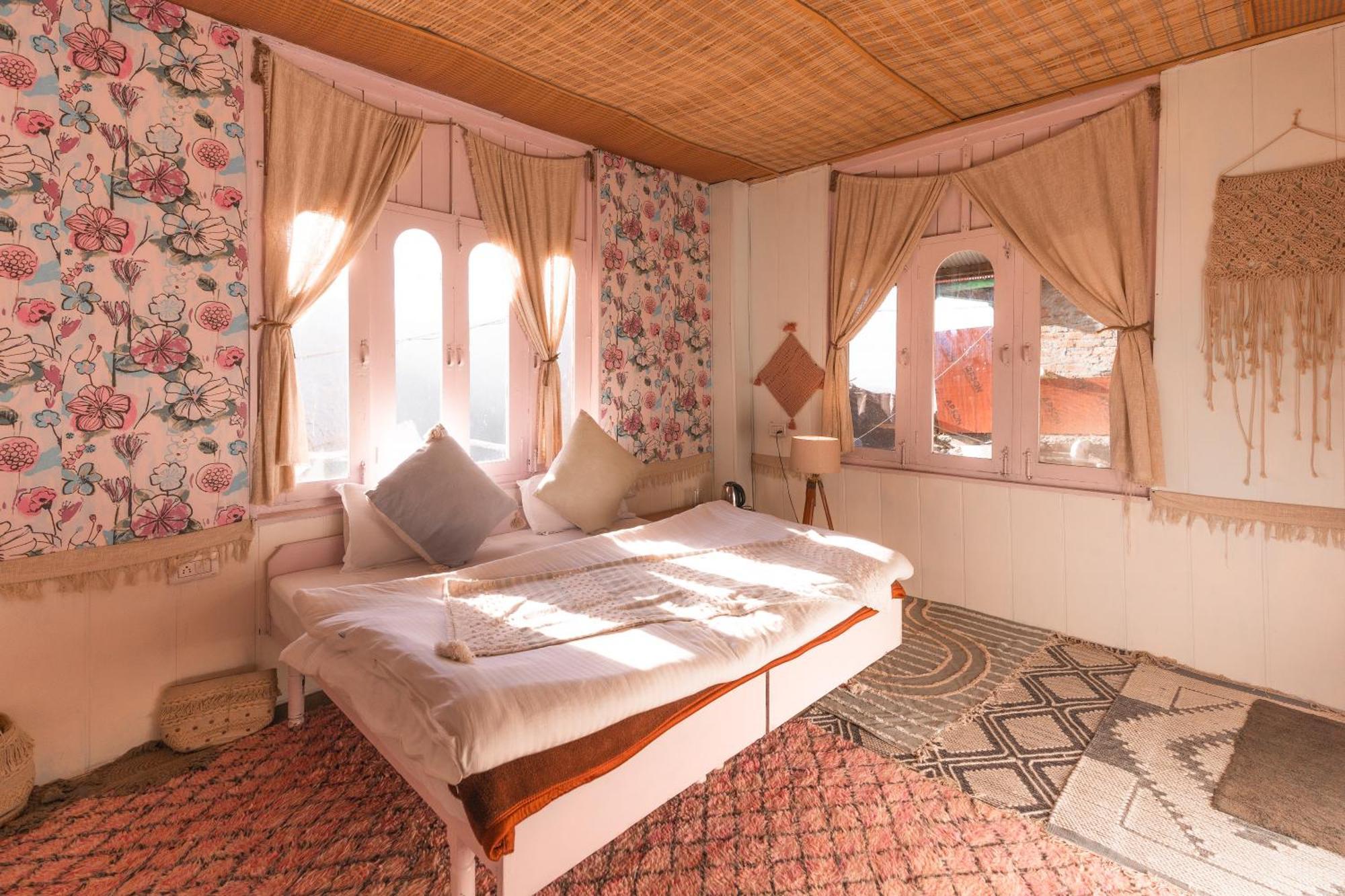 Firgun Chapter Shoja Hostel Εξωτερικό φωτογραφία